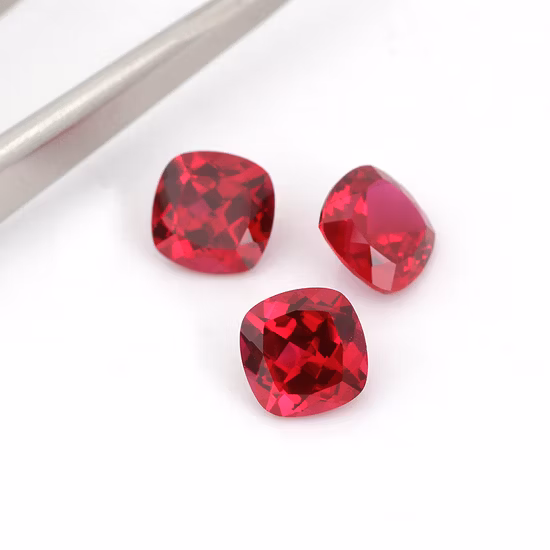 뜨거운 판매 패션 쿠션 컷 실험실 성장 루비 레드 6X6mm 고급스러운 골드 쥬얼리에 대한 1 캐럿 스톤